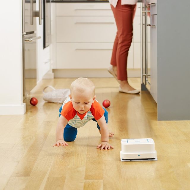 Podlaha, ze které by se dalo jíst? 🥗 S mopy iRobot Braava každodenní realita mnoha českých domácností. 👩‍👧‍👦