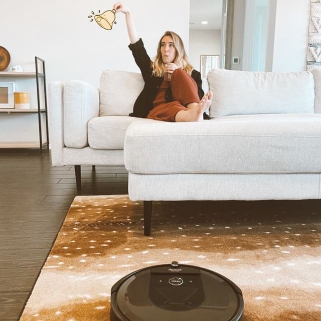 Mějte doma uklizeno jako v 5* hotelu.🏨 Jednoduše úplně bez práce a dokonale až do posledního detailu. 🔔 Robotický vysavač iRobot Roomba vyráží uklízet na zavolání, po kliknutí v mobilní aplikaci nebo pravidelně ve chvíli, kdy se vám to nejvíc hodí. Pokud byste si to přáli, může iRobot podle polohy mobilu poznat, když odcházíte z domu 🏠, a automaticky uklízet jen ve vaší nepřítomnosti. Těmto a dalším funkcím říkáme iRobot Genius. 🧠 A je to výstižný název.
#irobotlove #irobot #roomba
.
.
.
.
.
#Roombai7 #irobotcz #irobotjekvalita #irobotroomba #roombaby #robotickyvysavac #uklid #chytradomacnost #domacispotrebice #tipynadarky #vysavac #vysavani #elektro #dodomacnosti #rodina #volnycas #tech #smarthome