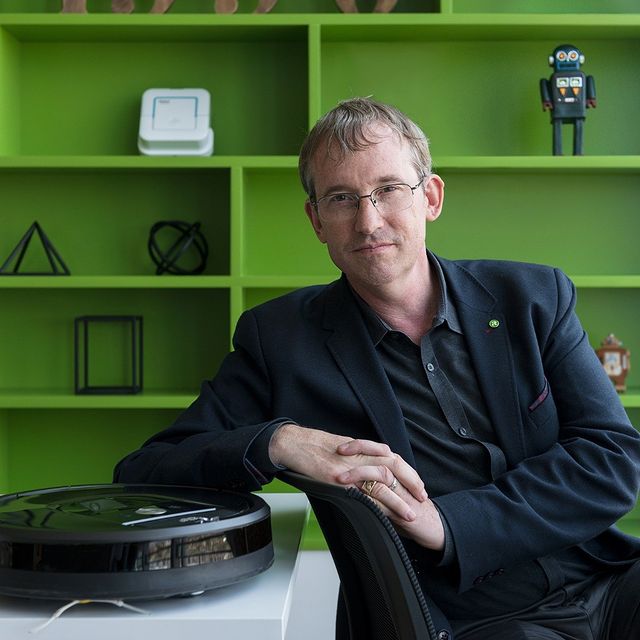 iRobot stojí na straně ukrajinského lidu a připojujeme se k USA a zbytku společenství NATO v odsouzení útoku Ruska na jejich zemi. My jako organizace odsuzujeme každou nevyprovokovanou vojenskou agresi a ve světle těchto událostí jsme provedli změny v našich obchodních operacích v Ruskt stojí na straně ukrajinského lidu a připojujeme se k USA a zbytku společenství NATO v odsouzení útoku Ruska na jejich zemi. My jako organizace odsuzujeme každou nevyprovokovanou vojenskou agresi a ve světle těchto událostí jsme provedli změny v našich obchodních operacích v Rusku.

Výrobky iRobot se v Rusku prodávají prostřednictvím autorizovaného nezávislého distributora. Od 1. března jsme zastavili dodávky všech produktů našemu ruskému distributorovi.

Na podporu ukrajinského lidu během této krize poskytuje iRobot dar @official_nova_ukraine, neziskové organizaci, která aktivně poskytuje humanitární pomoc zranitelným skupinám a jednotlivcům. Nova Ukraine v současné době spolupracuje s místními ukrajinskými organizacemi, aby zjistila, kde mohou mít největší dopad a denně dodává finanční prostředky a dodávky.

Naše nejhlubší sympatie jsou s každým, kdo trpí v důsledku akce ruské vlády, a stále doufáme, že toto nesmyslné násilí skončí co nejdříve. Colin Angle (CEO of iRobot) Originál zde: https://bit.ly/iRobot_supports_Ukraine